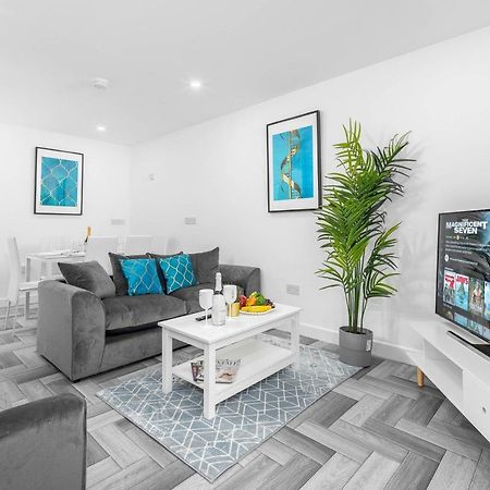 Brand New 5 Bedroom House l 10 Guests l Parking l Garden l Smart TV l WIFI l Perfect for Contractors Birmingham Extérieur photo