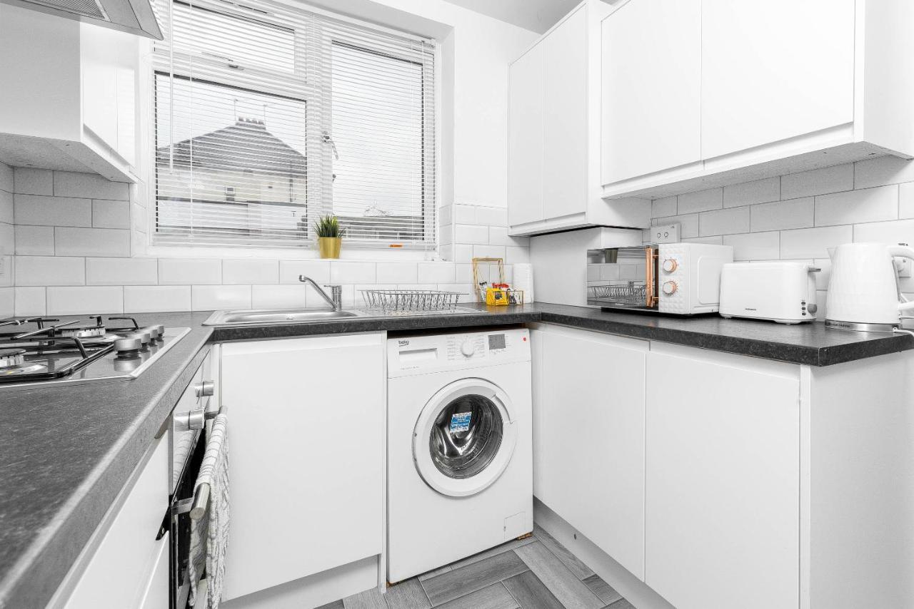 Brand New 5 Bedroom House l 10 Guests l Parking l Garden l Smart TV l WIFI l Perfect for Contractors Birmingham Extérieur photo