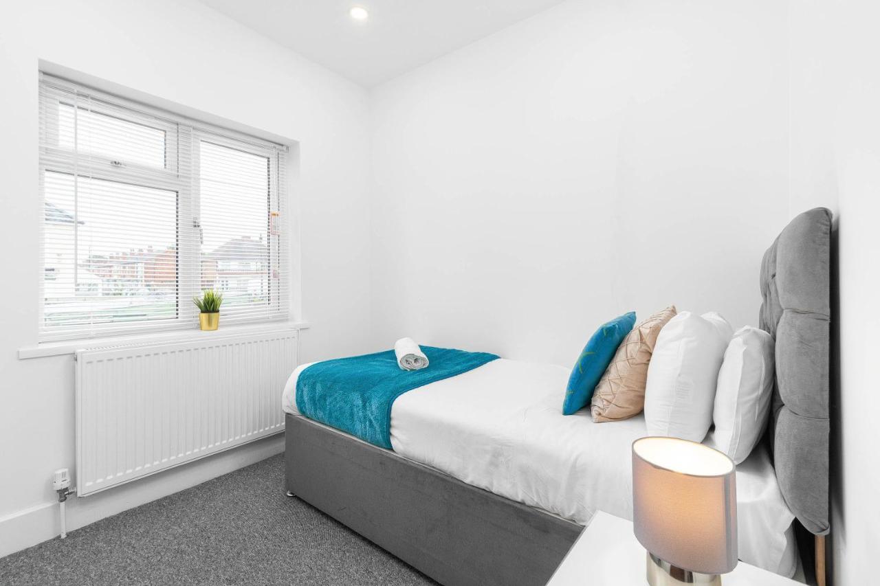 Brand New 5 Bedroom House l 10 Guests l Parking l Garden l Smart TV l WIFI l Perfect for Contractors Birmingham Extérieur photo