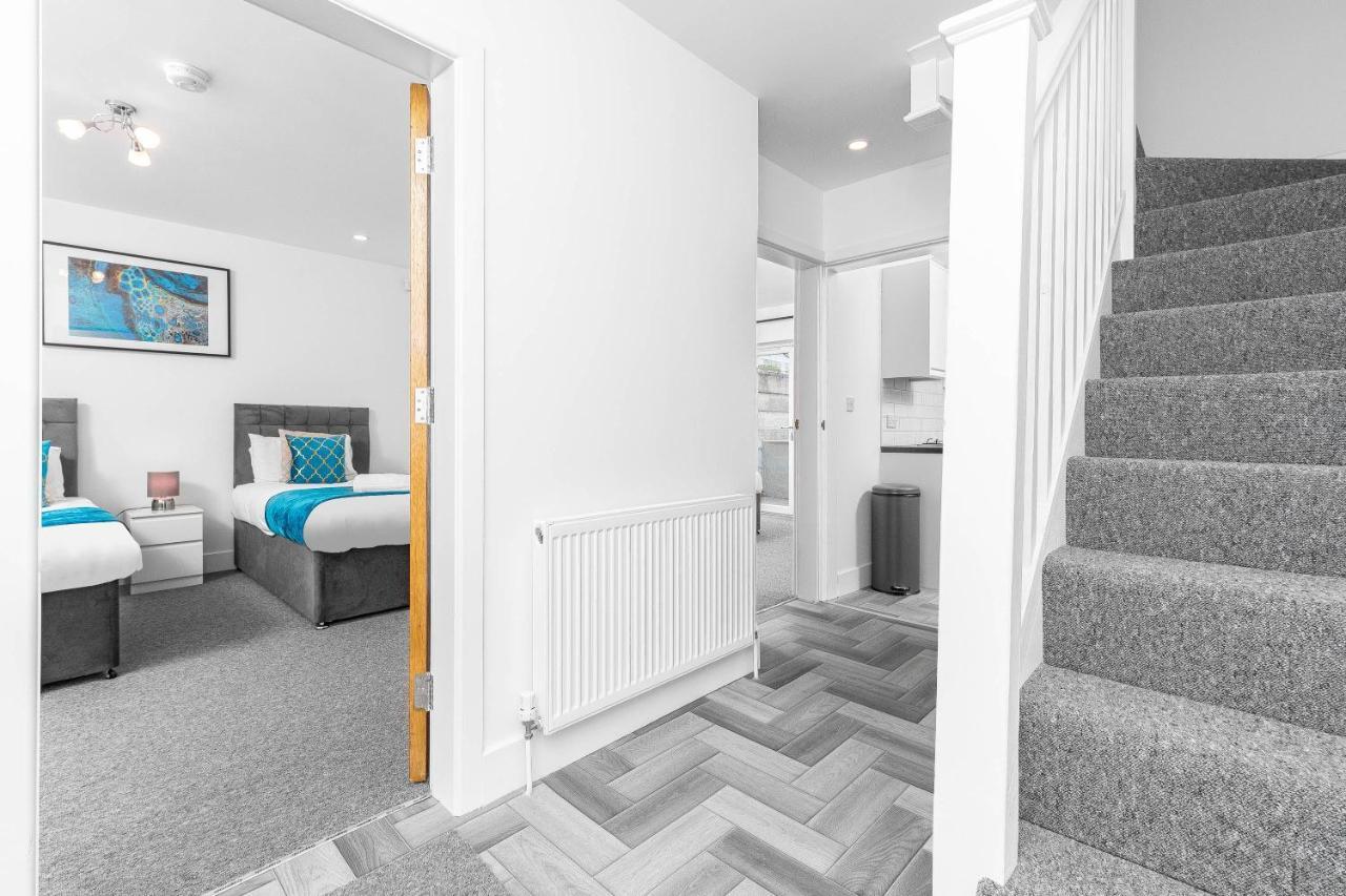 Brand New 5 Bedroom House l 10 Guests l Parking l Garden l Smart TV l WIFI l Perfect for Contractors Birmingham Extérieur photo